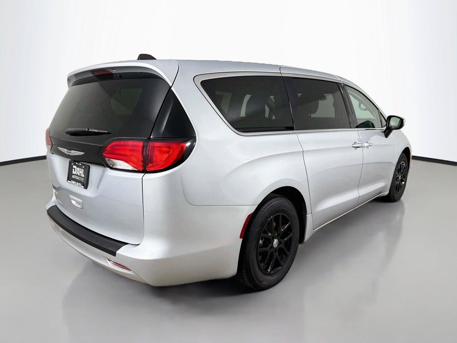Used 2023 Chrysler Voyager LX FWD image 13