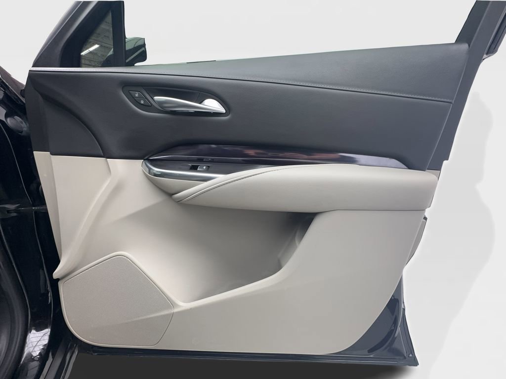Used 2022 Cadillac XT4 Luxury w/ Cold Weather Package image 34