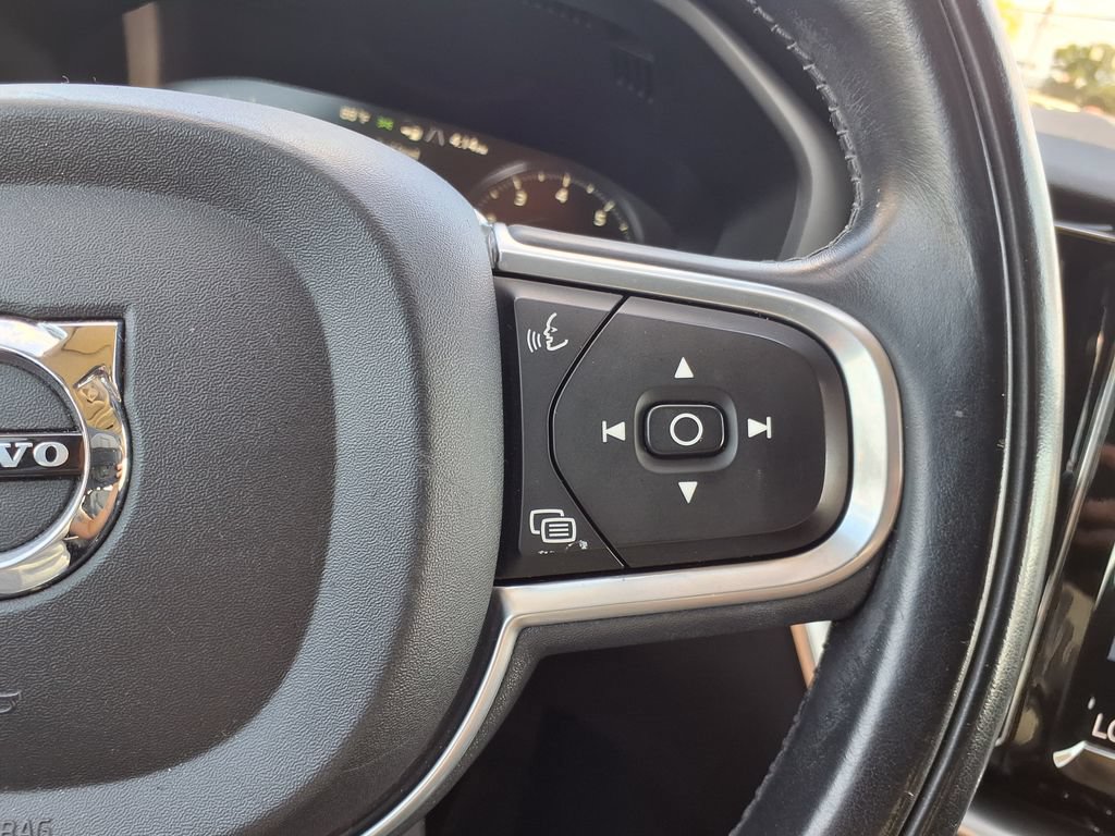 Used 2019 Volvo XC60 T5 Momentum w/ Multimedia Package AWD/4WD image 24