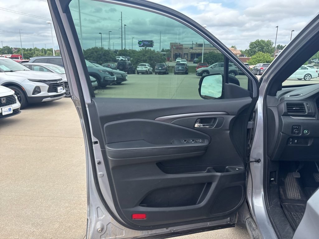 Used 2021 Honda Passport Sport image 9