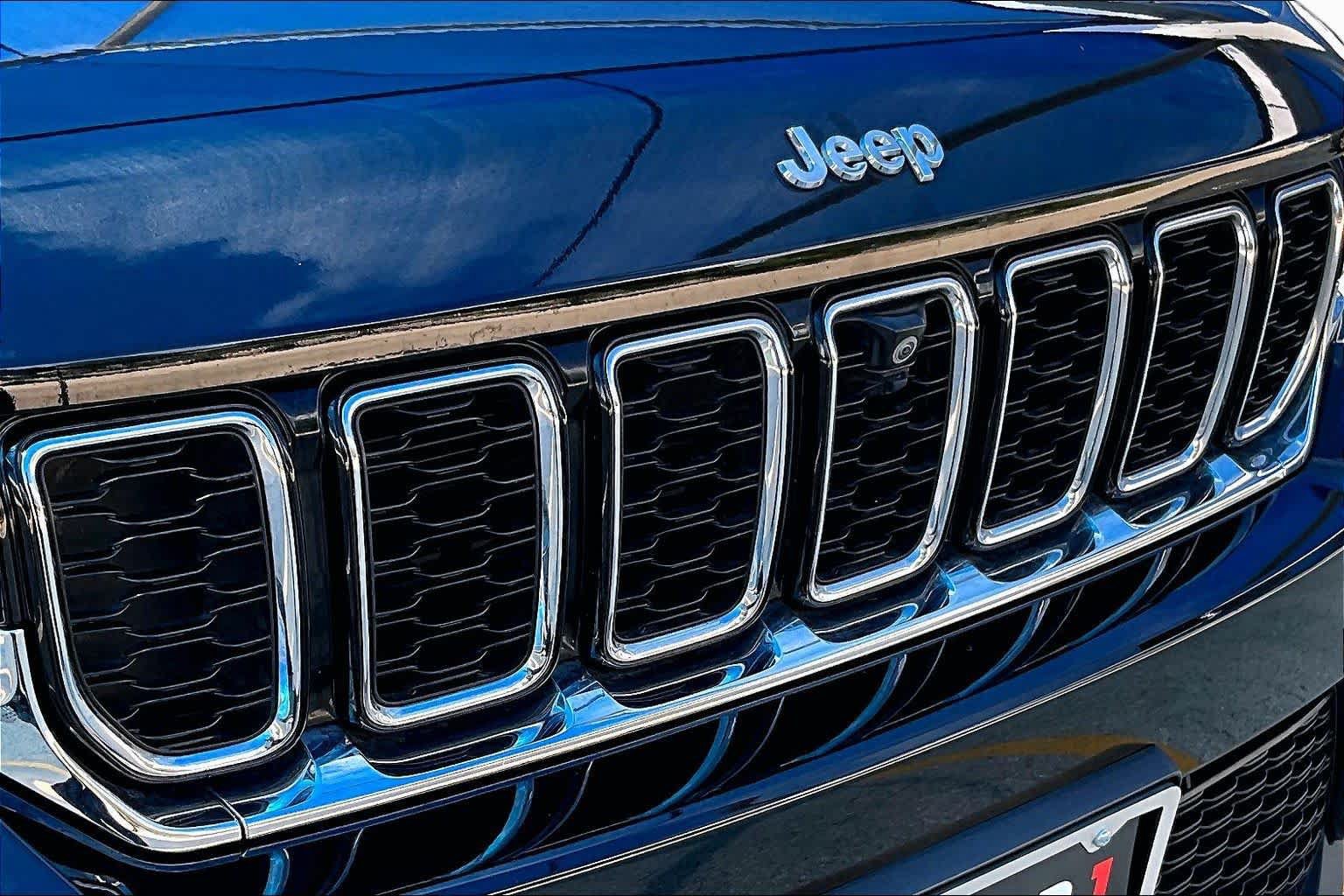 Used 2023 Jeep Grand Cherokee Limited w/ Luxury Tech Group II RWD image 30