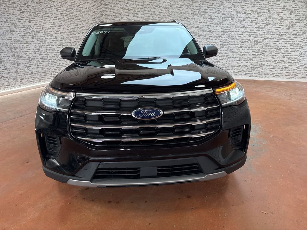 Used 2025 Ford Explorer Active image 2