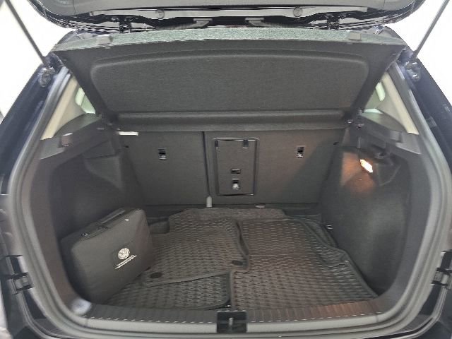 Certified 2023 Volkswagen Taos SE w/ Panoramic Sunroof Package FWD image 37