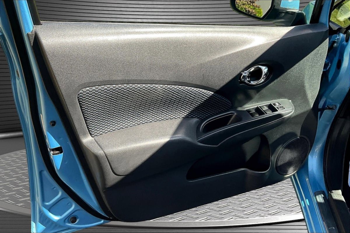 Used 2014 Nissan Versa Note SV w/ SL Package FWD image 19