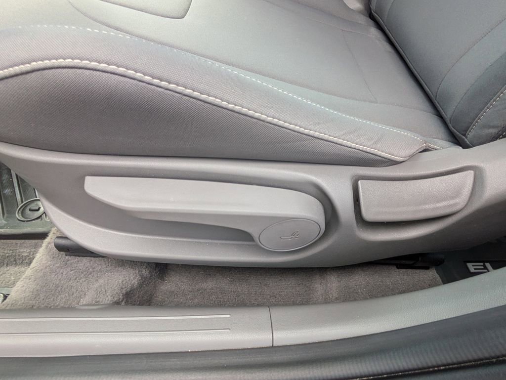 Used 2025 Hyundai Elantra Blue image 18