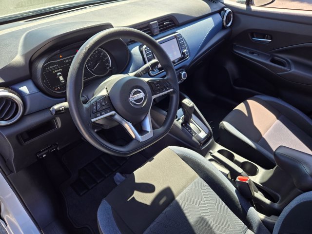 Used 2025 Nissan Versa SV FWD image 10