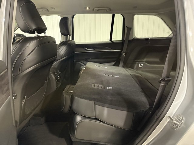 Used 2023 Jeep Grand Cherokee Limited image 29