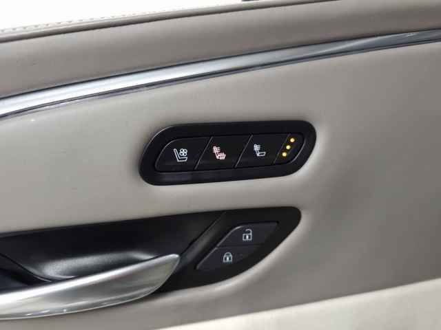 Used 2022 Cadillac Escalade Premium Luxury Platinum image 16