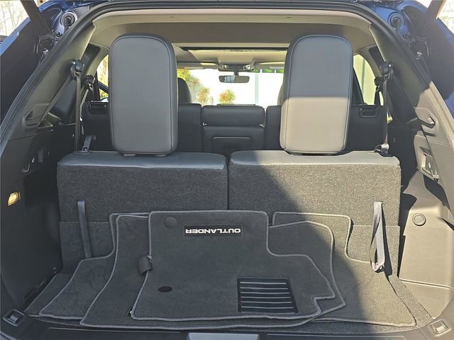 Used 2025 Mitsubishi Outlander SE image 28