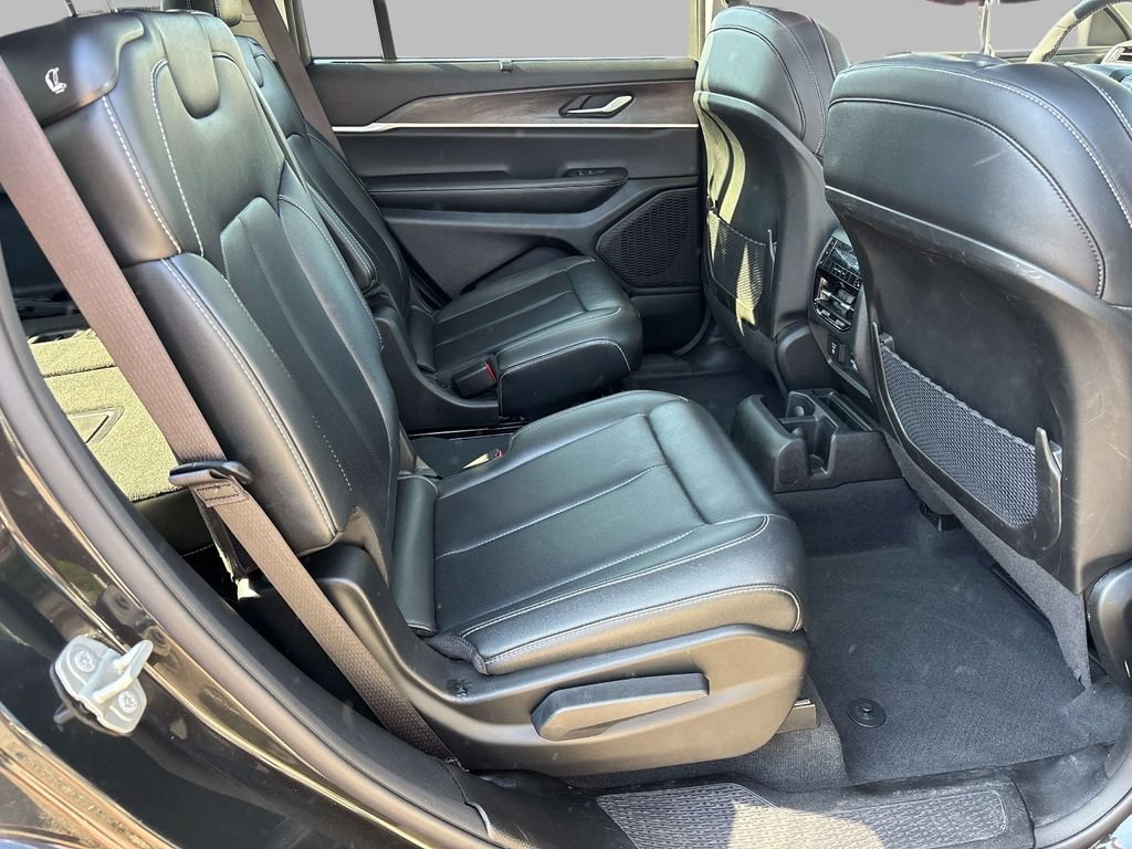 Used 2023 Jeep Grand Cherokee L Limited w/ Luxury Tech Group II AWD/4WD image 17