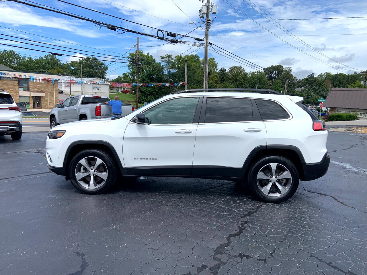 Used 2022 Jeep Cherokee Limited image 3