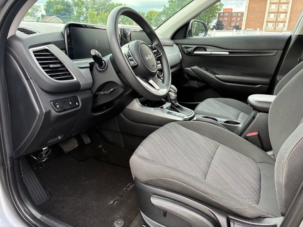 Used 2024 Kia Seltos LX AWD/4WD image 14