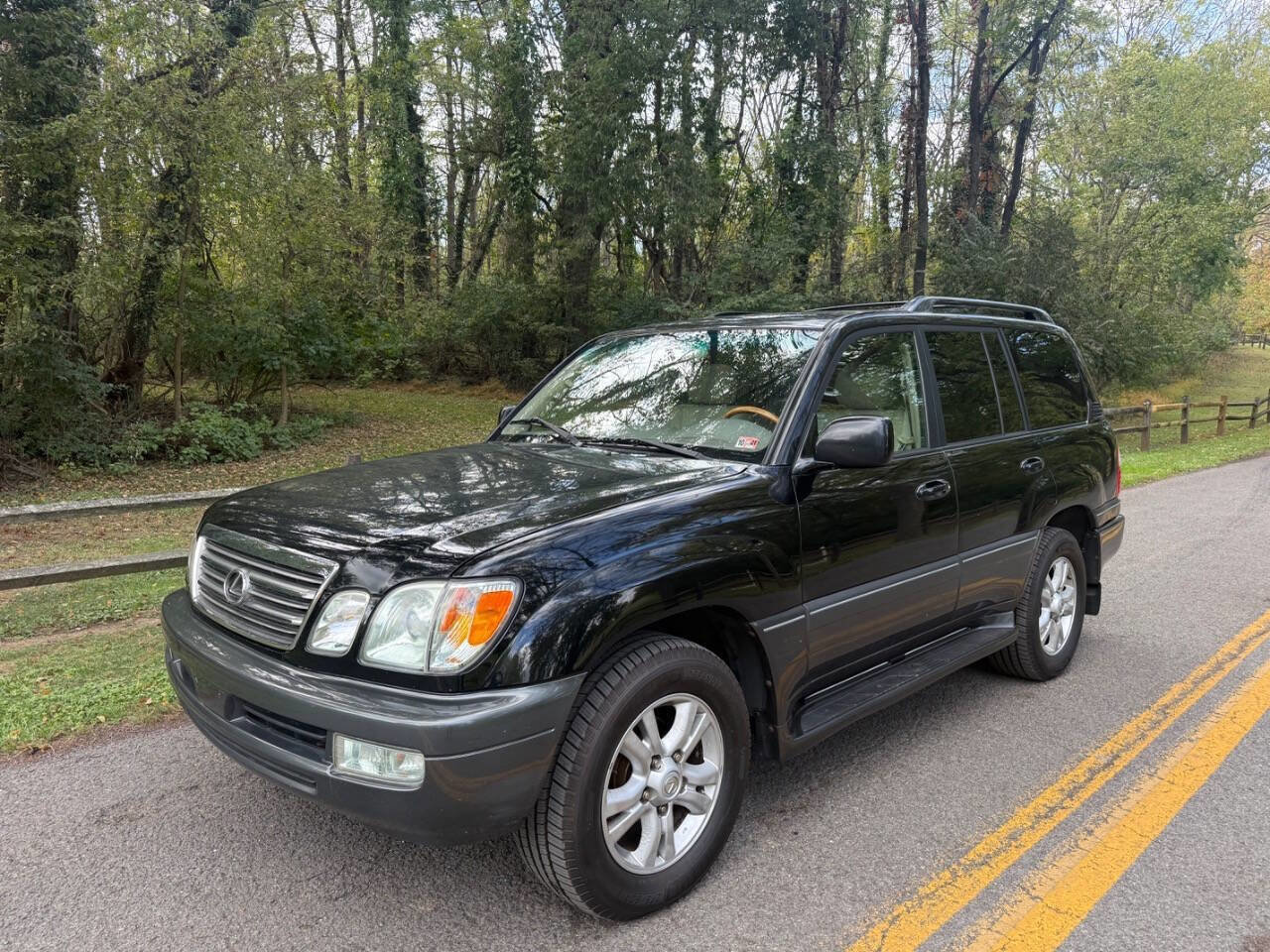Used 2004 Lexus LX 470 4WD image 2