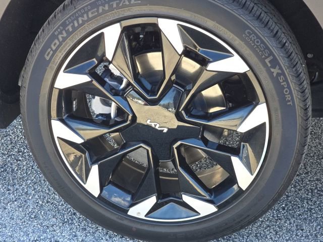 Used 2025 Kia Sorento EX w/ Panoramic Sunroof Package image 9