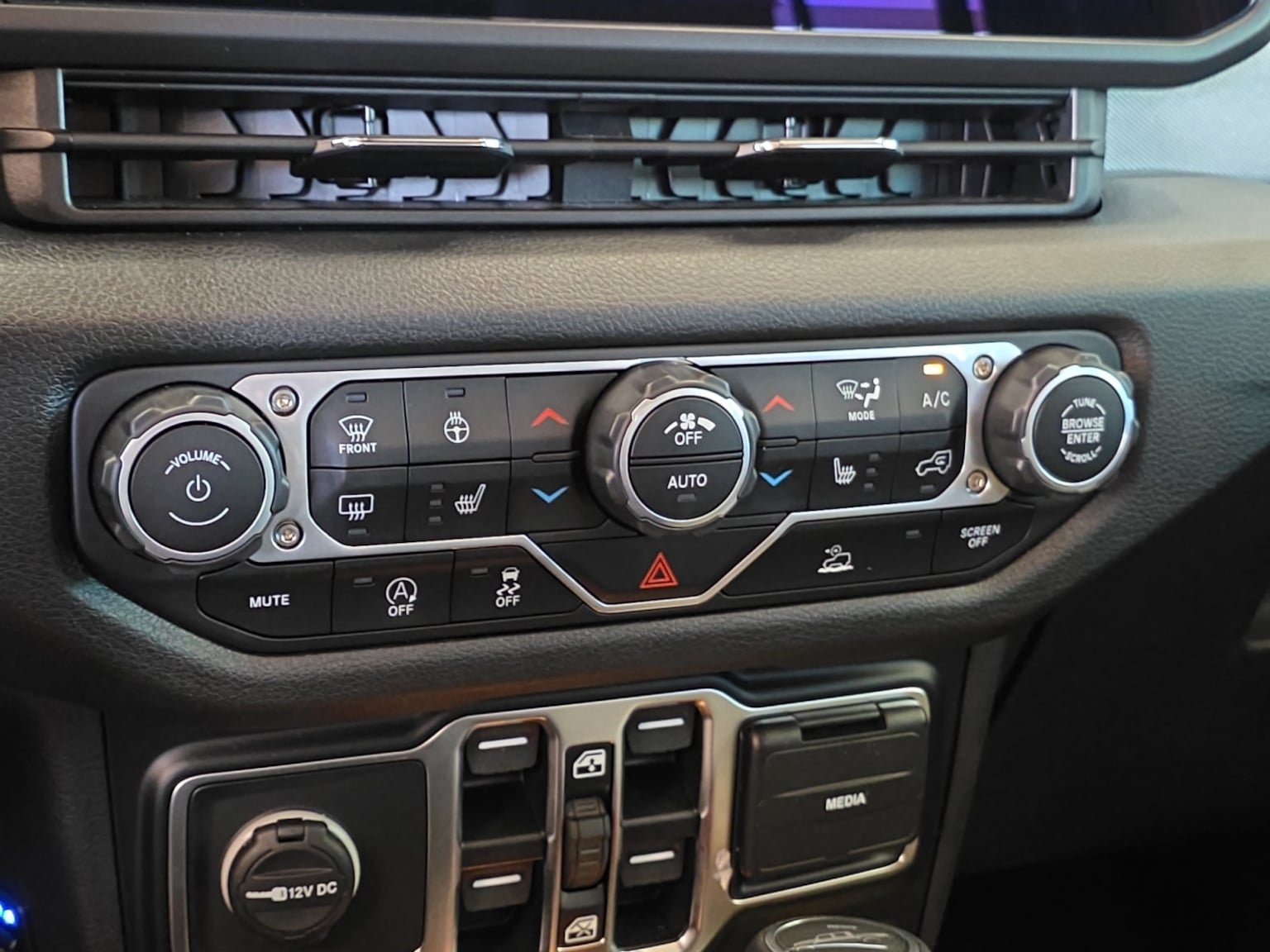 Used 2025 Jeep Gladiator Sport AWD/4WD image 19