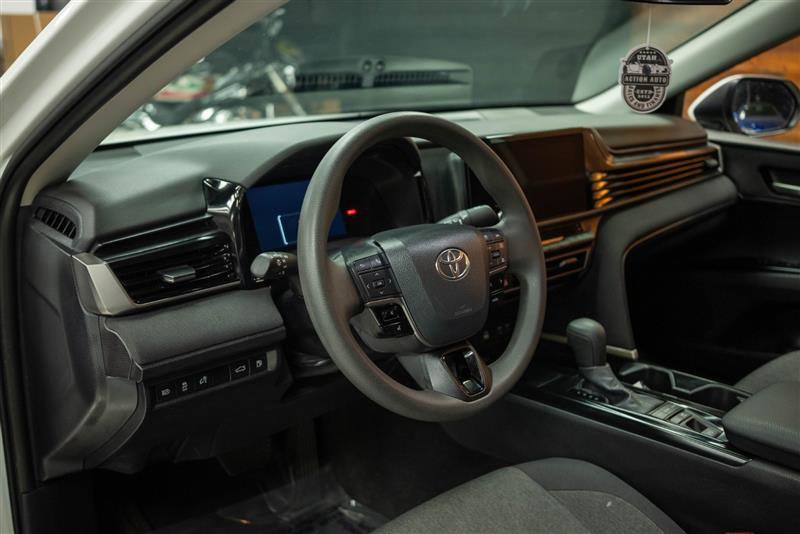Used 2025 Toyota Camry LE image 9