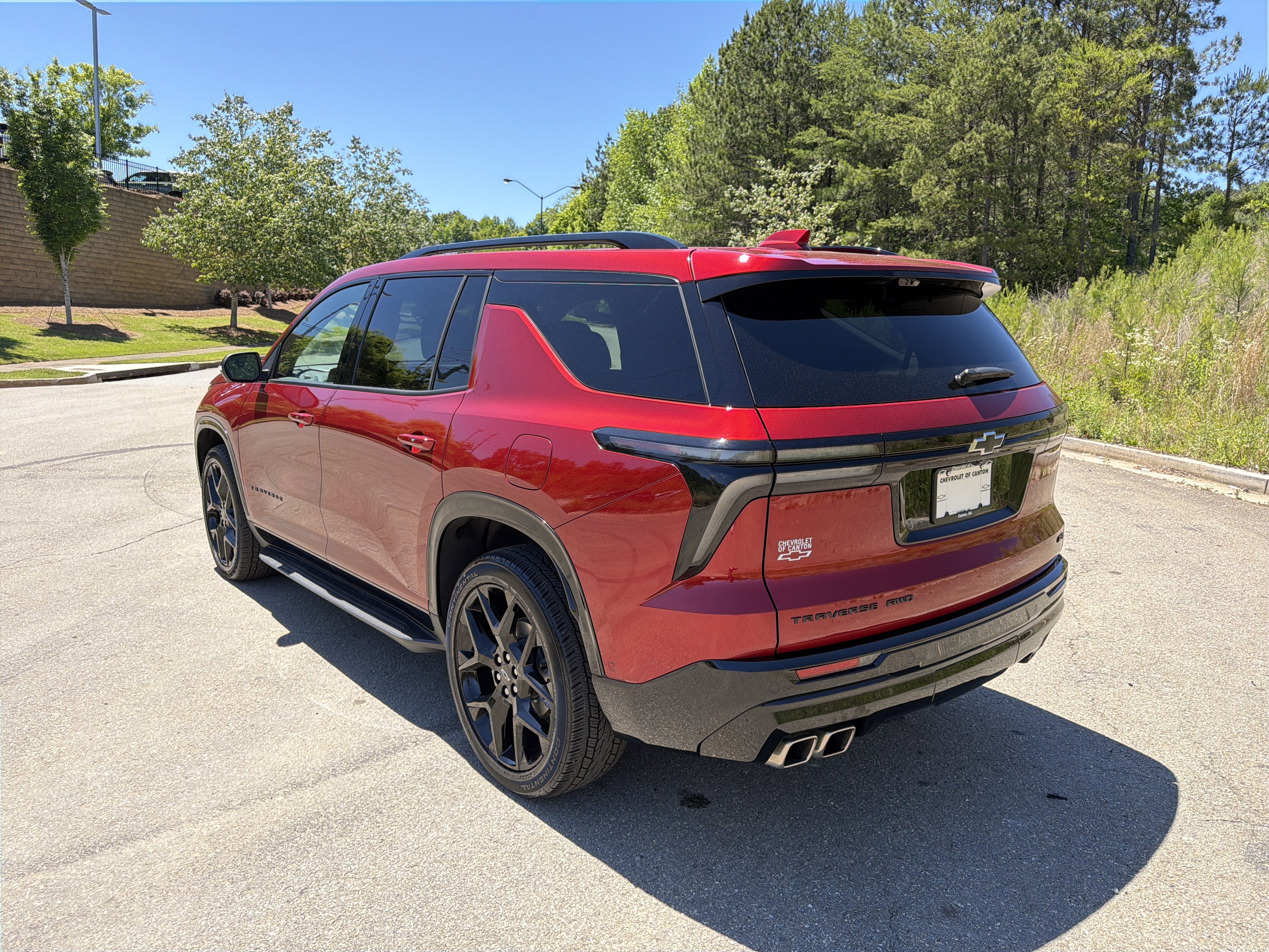 Used 2025 Chevrolet Traverse RS w/ LPO, Floor Liner Package AWD/4WD image 7