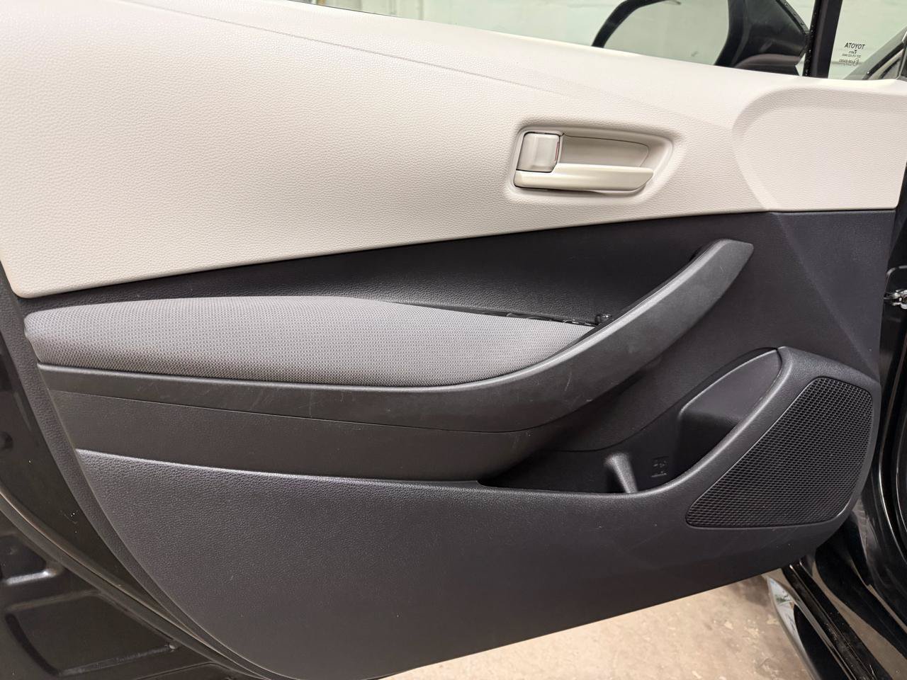 Used 2022 Toyota Corolla LE FWD image 13
