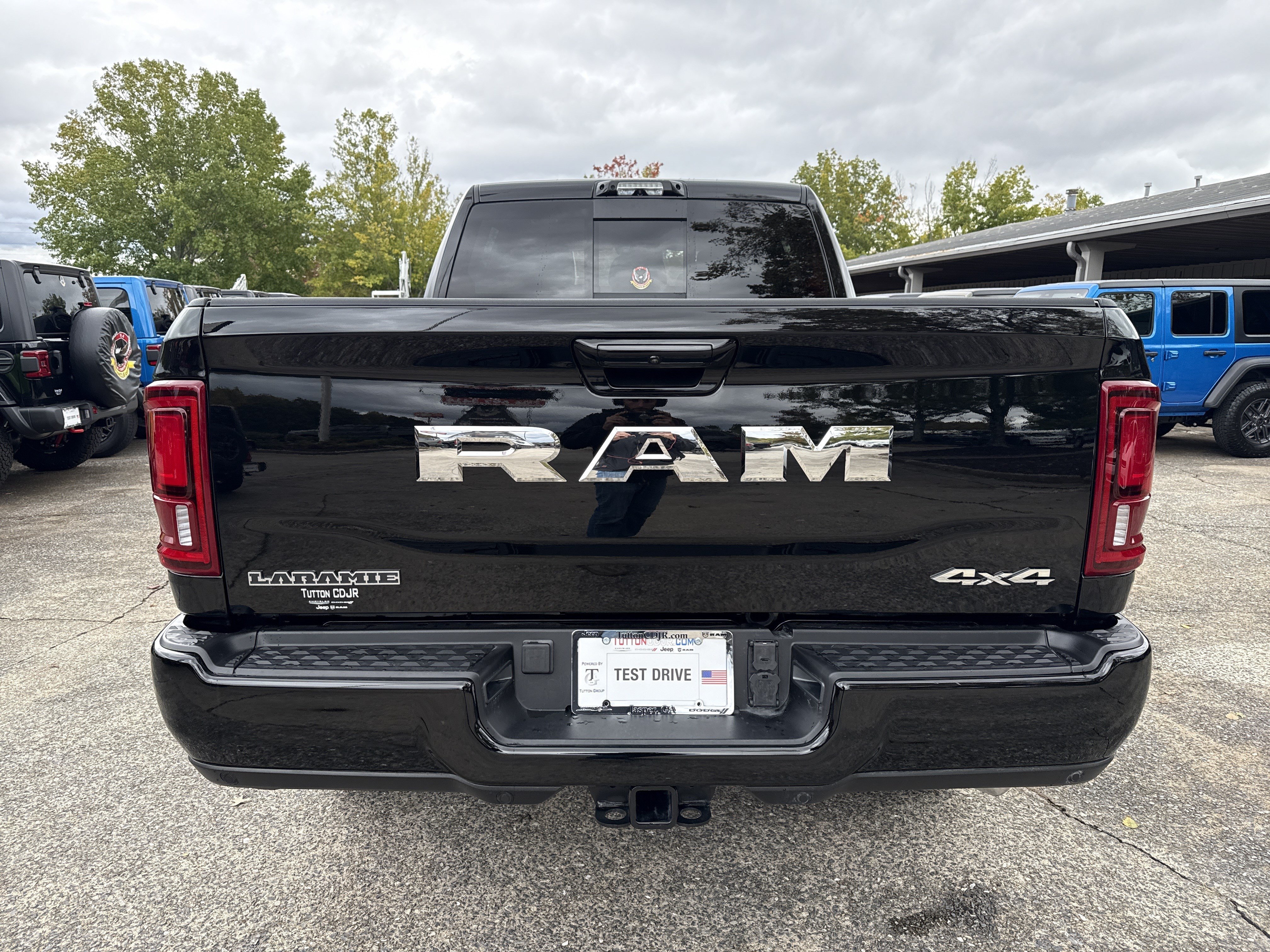 New 2025 RAM 2500 Laramie w/ Towing Technology Group AWD/4WD image 6