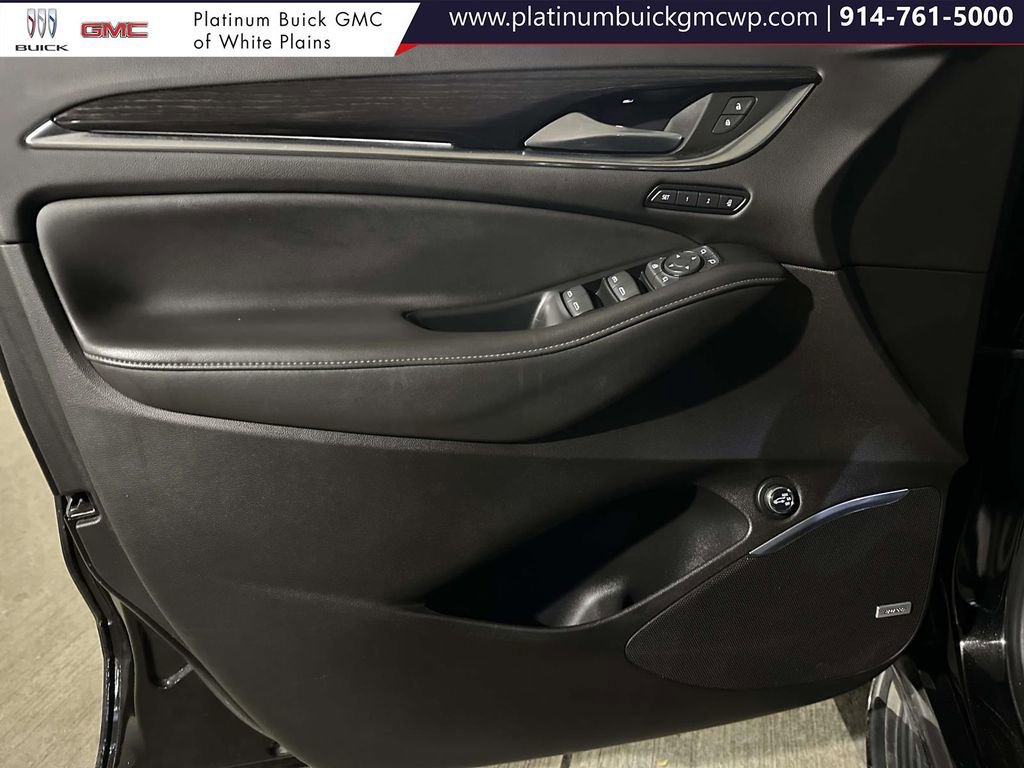 Used 2021 Buick Enclave Avenir w/ Avenir Technology Package image 17