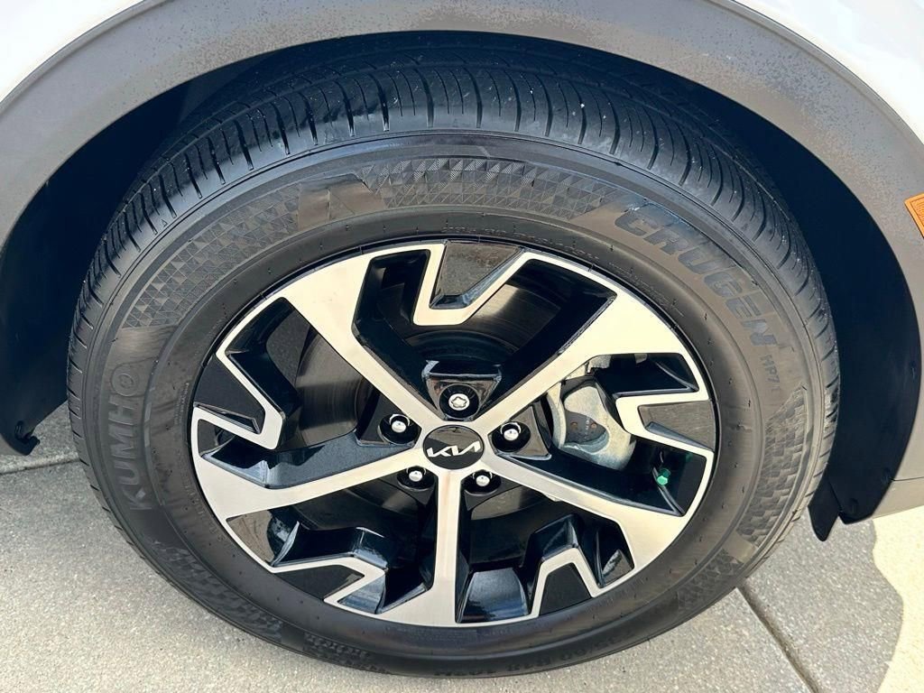 Used 2024 Kia Sportage EX image 25