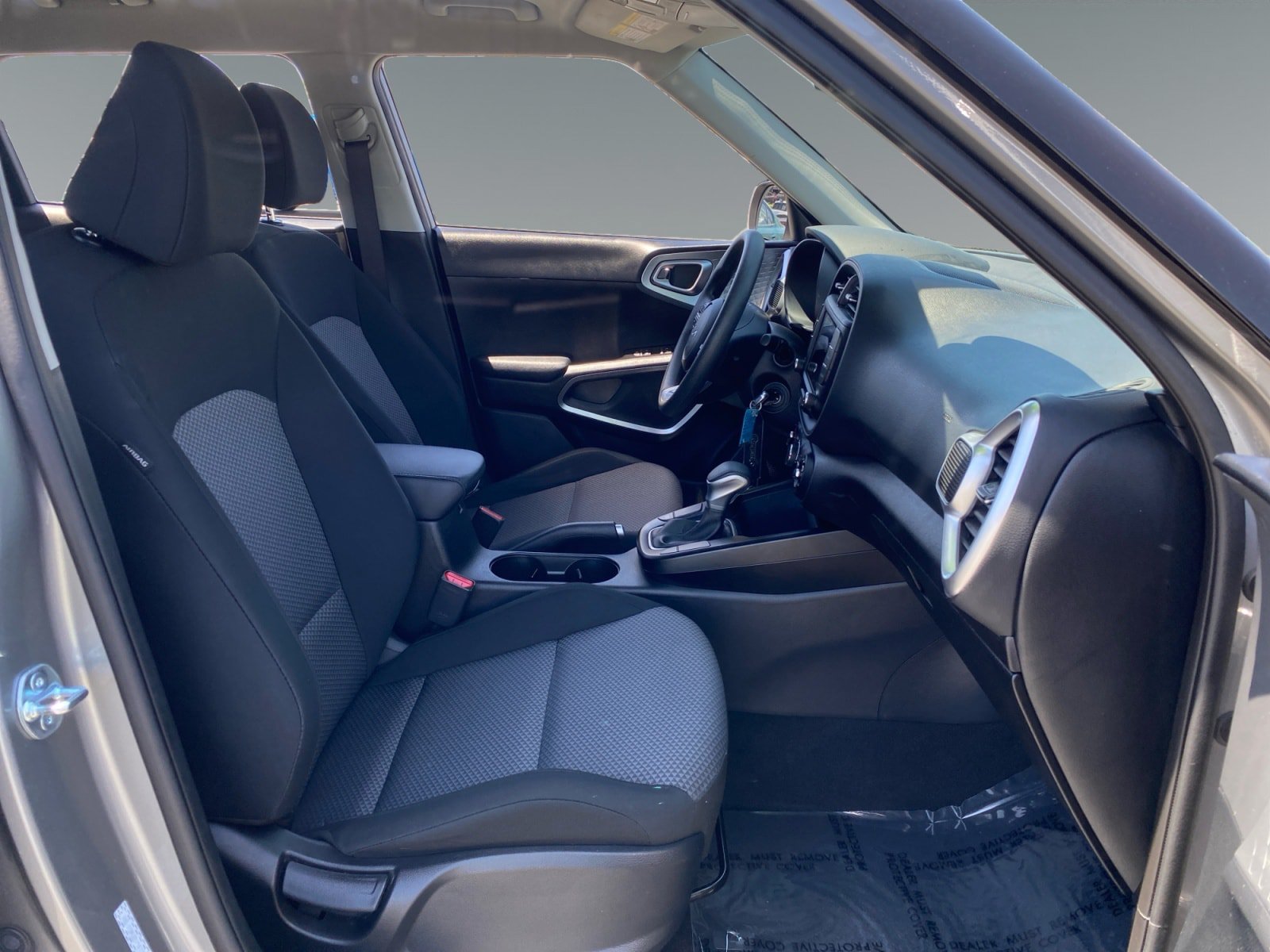 Used 2025 Kia Soul LX FWD image 15
