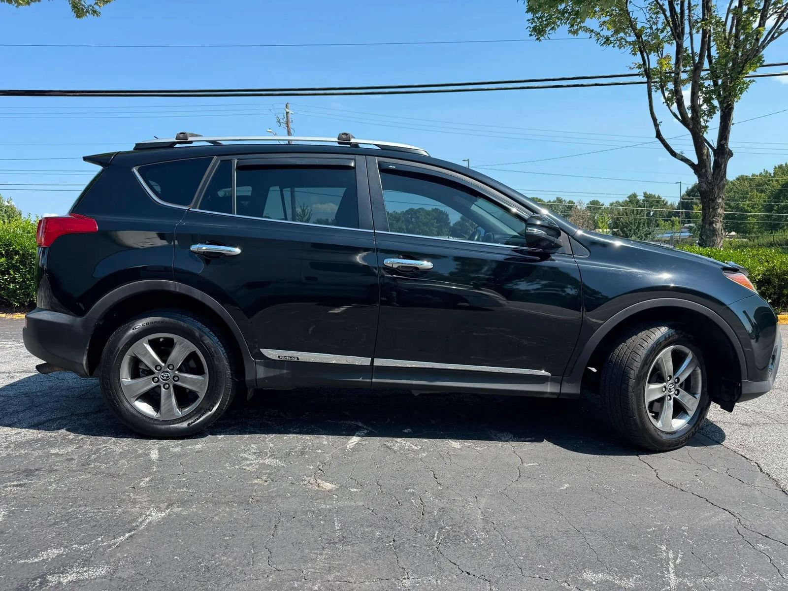 Used 2015 Toyota RAV4 XLE AWD/4WD image 3