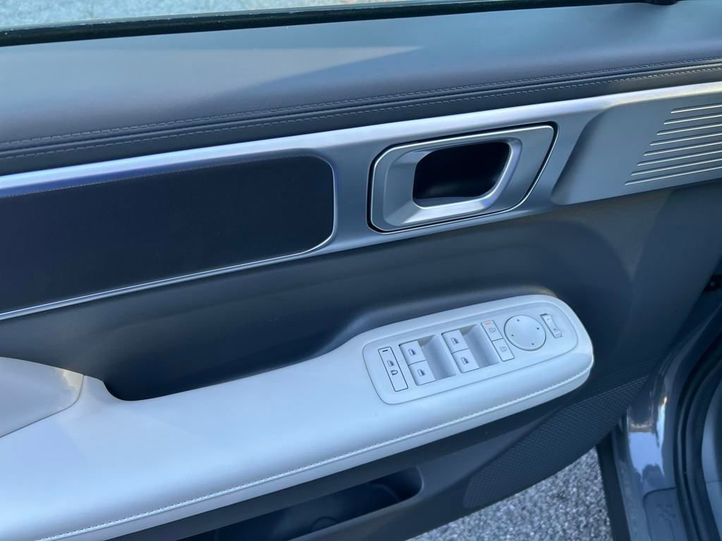 Used 2025 Hyundai Santa Fe SEL image 12