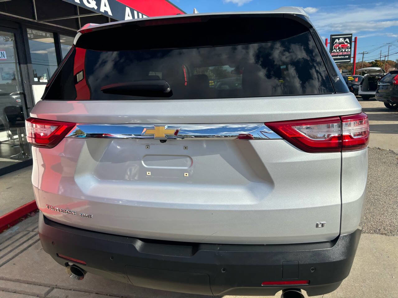 Used 2019 Chevrolet Traverse LT image 8