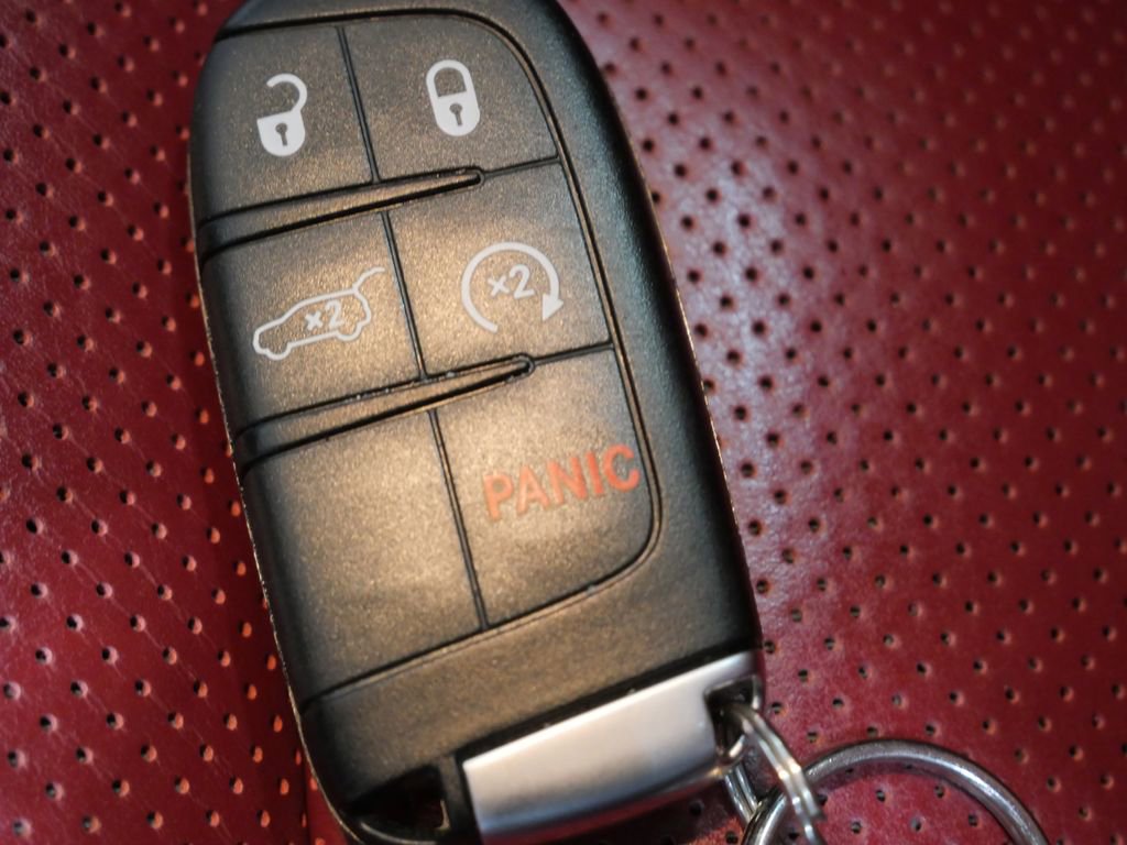 Used 2022 Dodge Durango R/T w/ Tow 'N Go Package AWD/4WD image 31