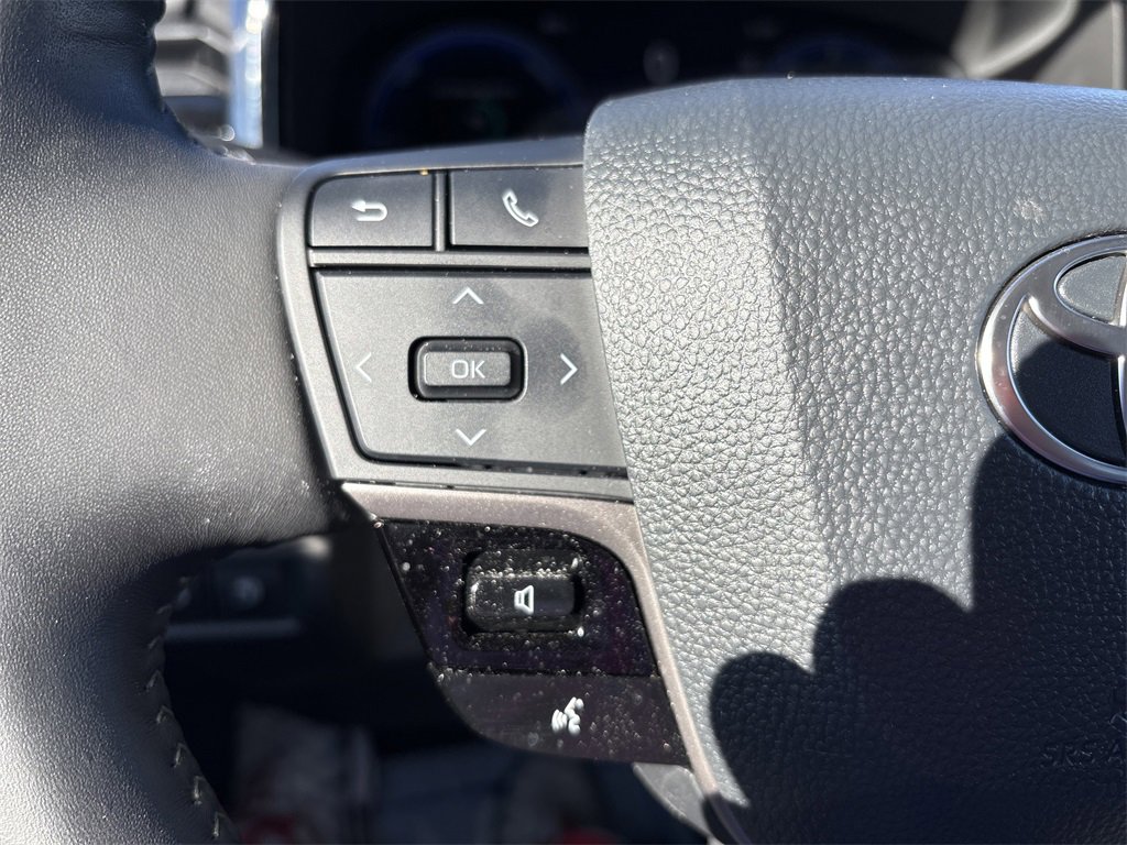 Used 2025 Toyota Camry XLE image 29