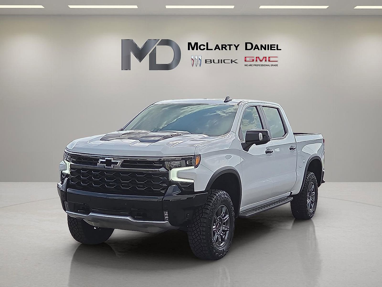 Used 2025 Chevrolet Silverado 1500 ZR2 w/ Technology Package AWD/4WD image 2