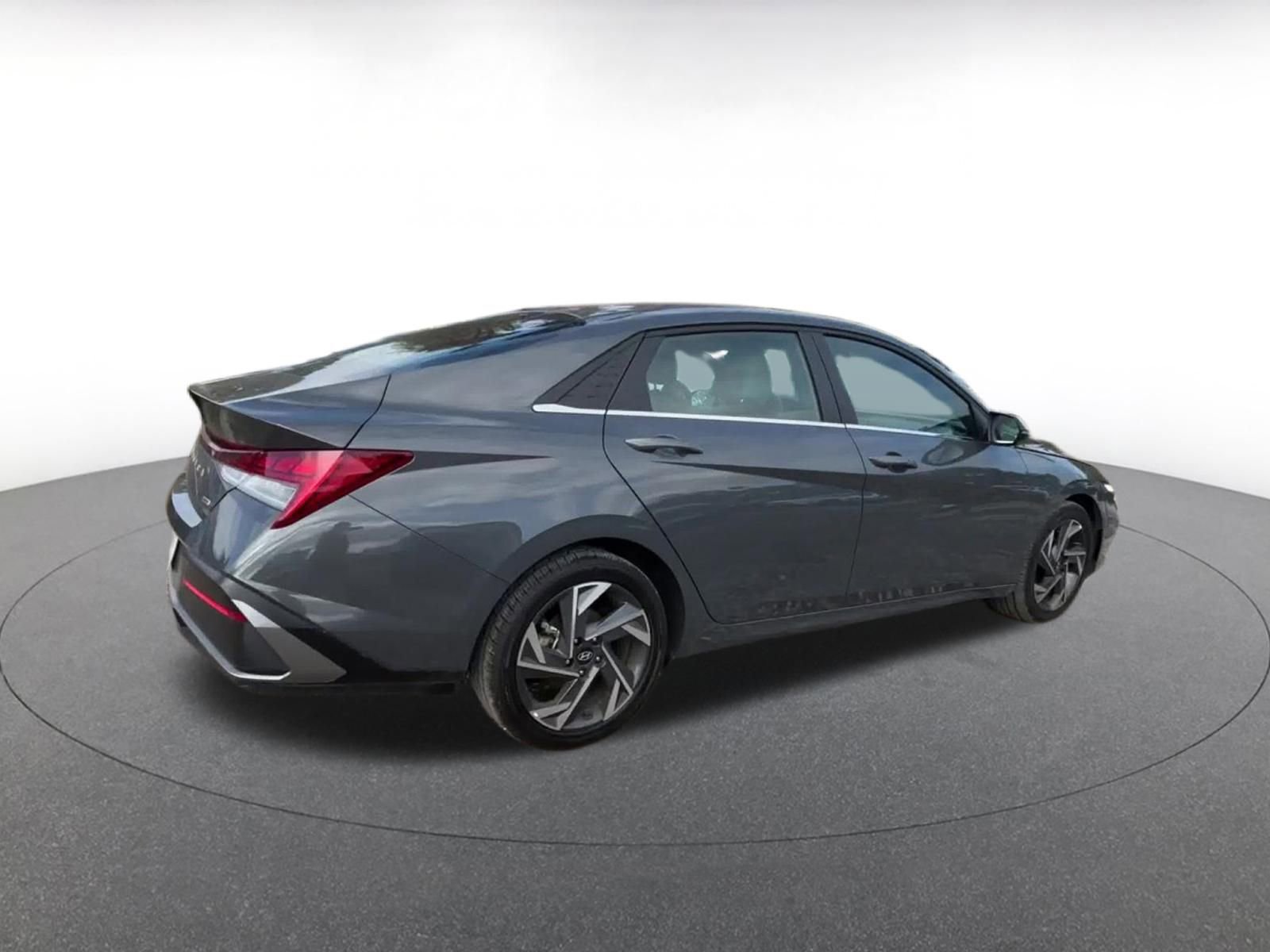 Used 2025 Hyundai Elantra Limited image 15