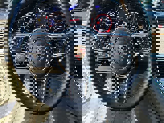 Used 2020 Porsche Panamera 4 image 20