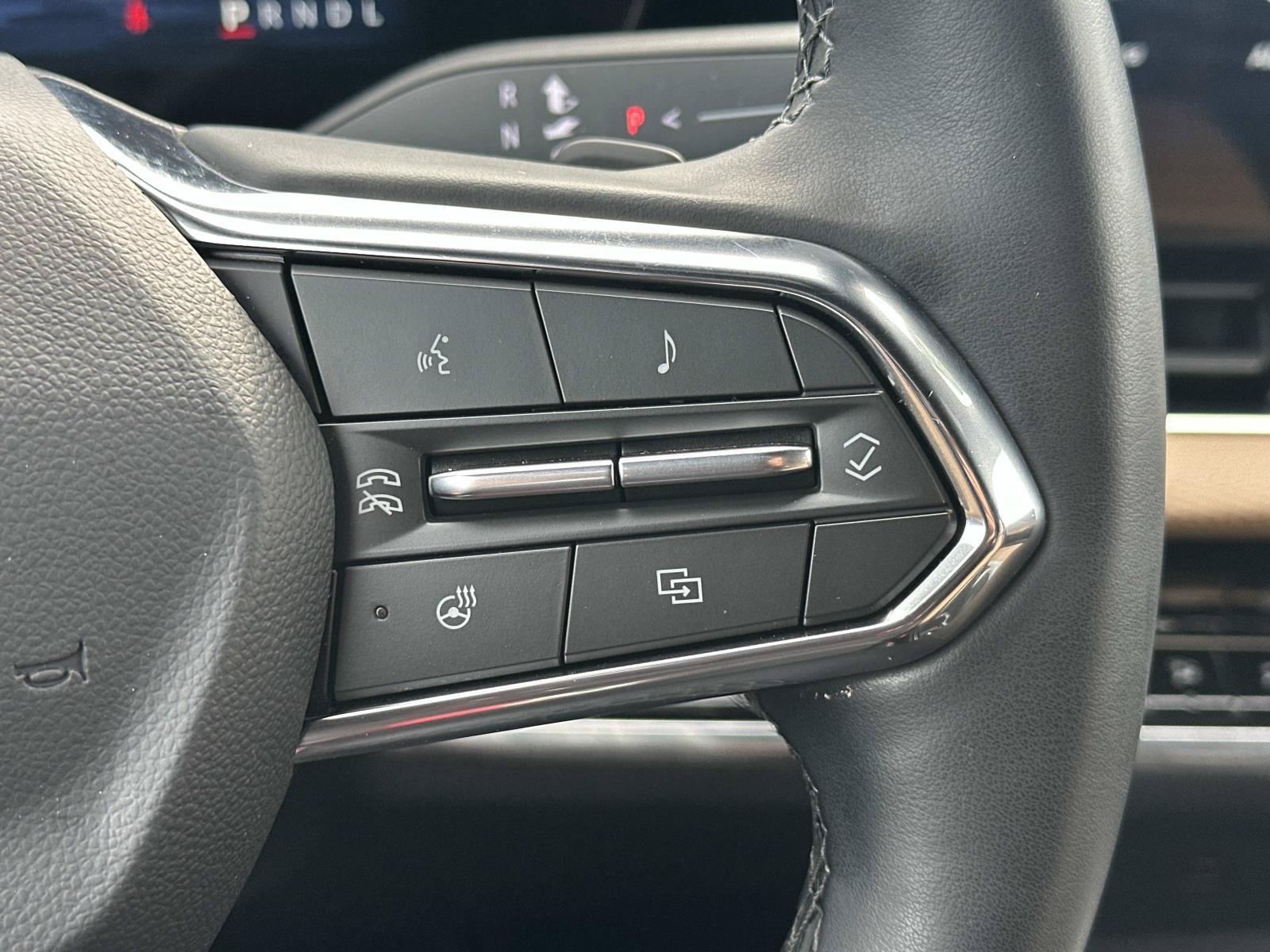 Certified 2025 Chevrolet Equinox ACTIV w/ Safety and Technology Package AWD/4WD image 22