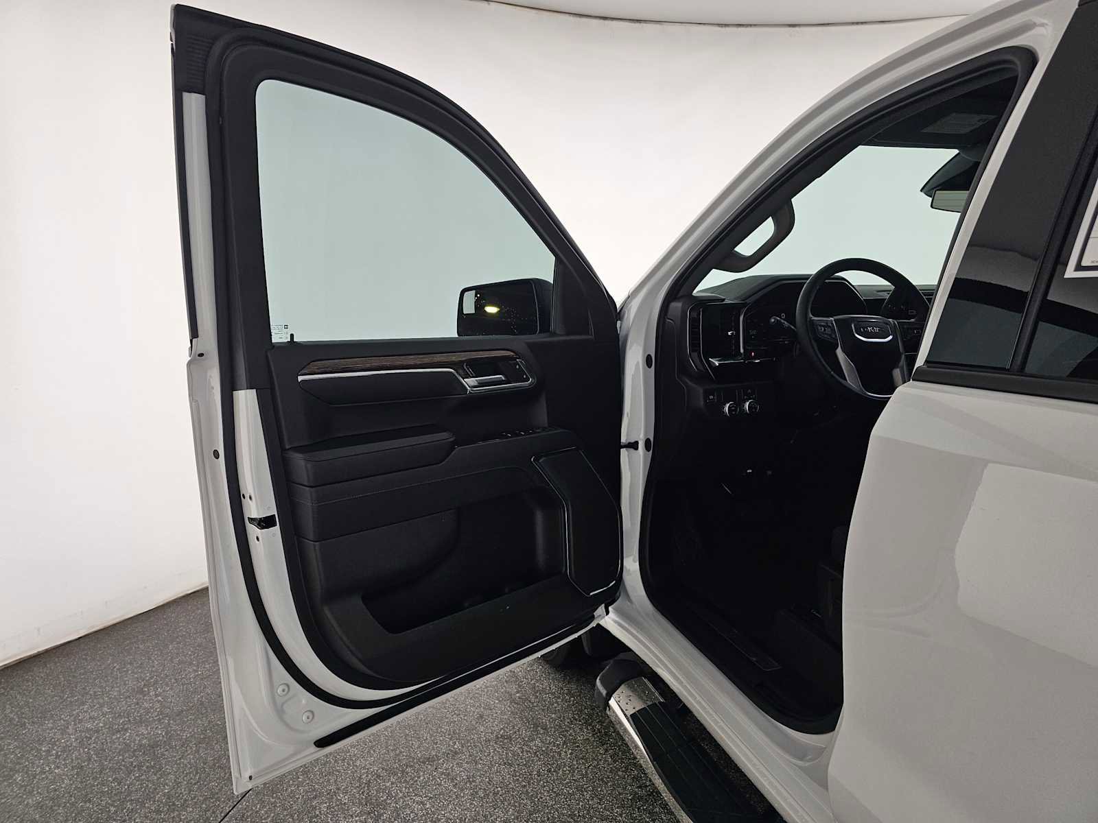 Used 2024 GMC Sierra 1500 Elevation image 19