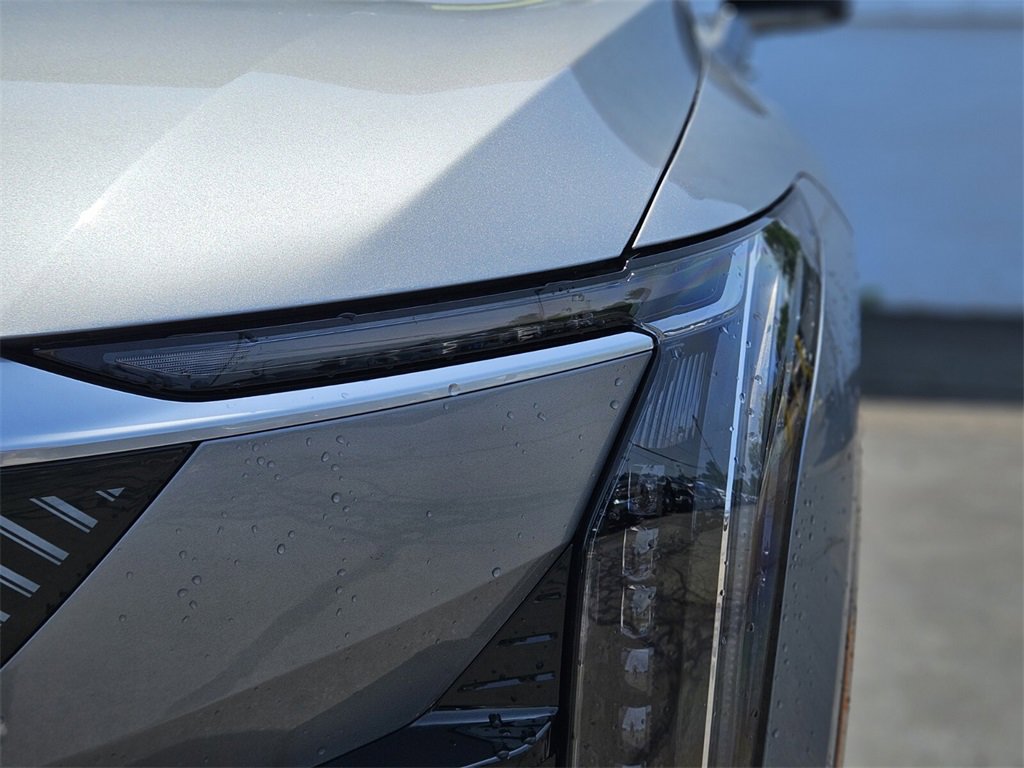 New 2025 Cadillac Optiq Luxury 2 image 10