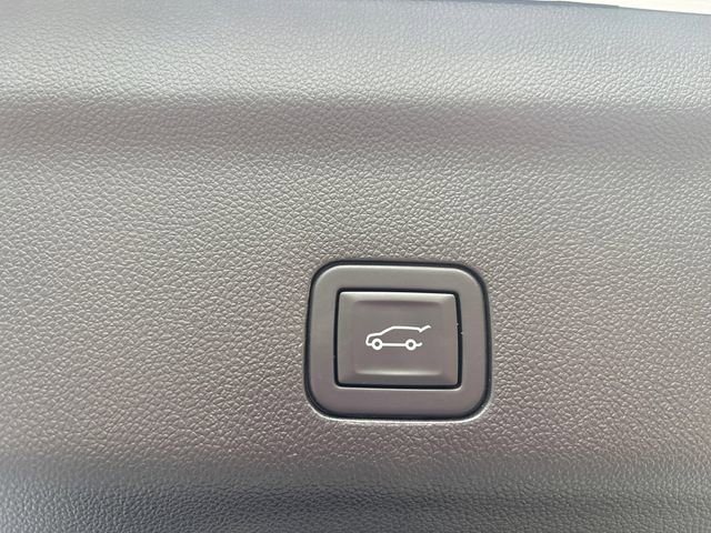 Certified 2024 Cadillac Escalade ESV Premium Luxury Platinum w/ Heavy-Duty Trailer Package AWD/4WD image 23
