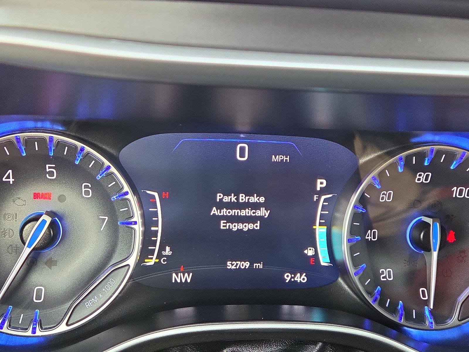 Used 2024 Chrysler Pacifica Touring-L FWD image 5