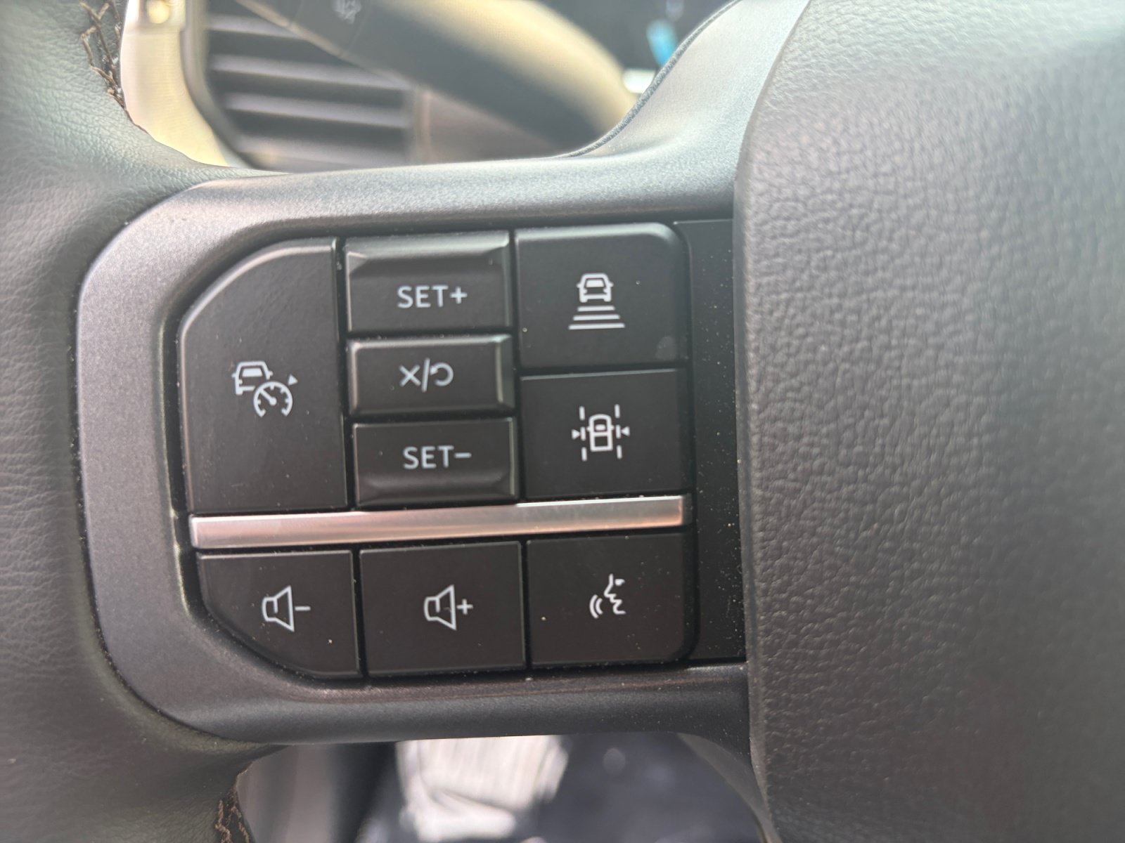 Used 2025 Ford F150 Lariat AWD/4WD image 19