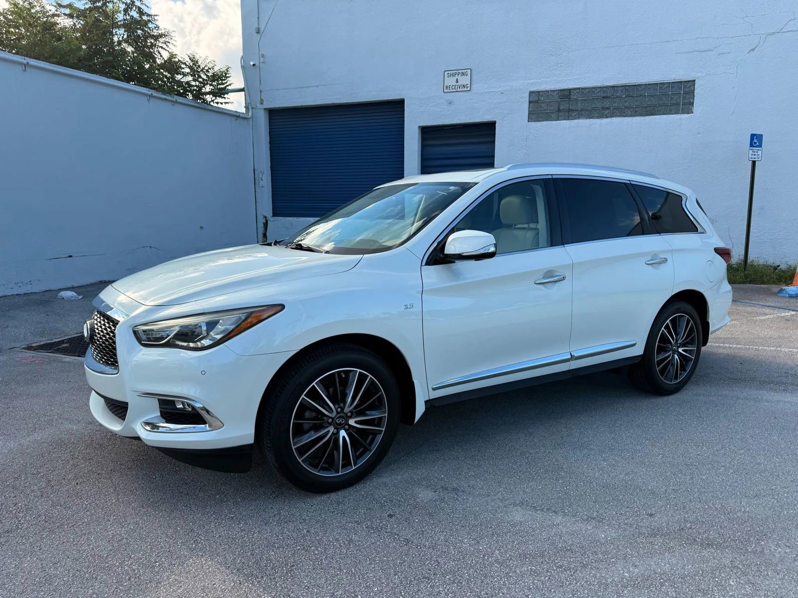 Used 2018 INFINITI QX60 FWD w/ Premium Plus Package image 2