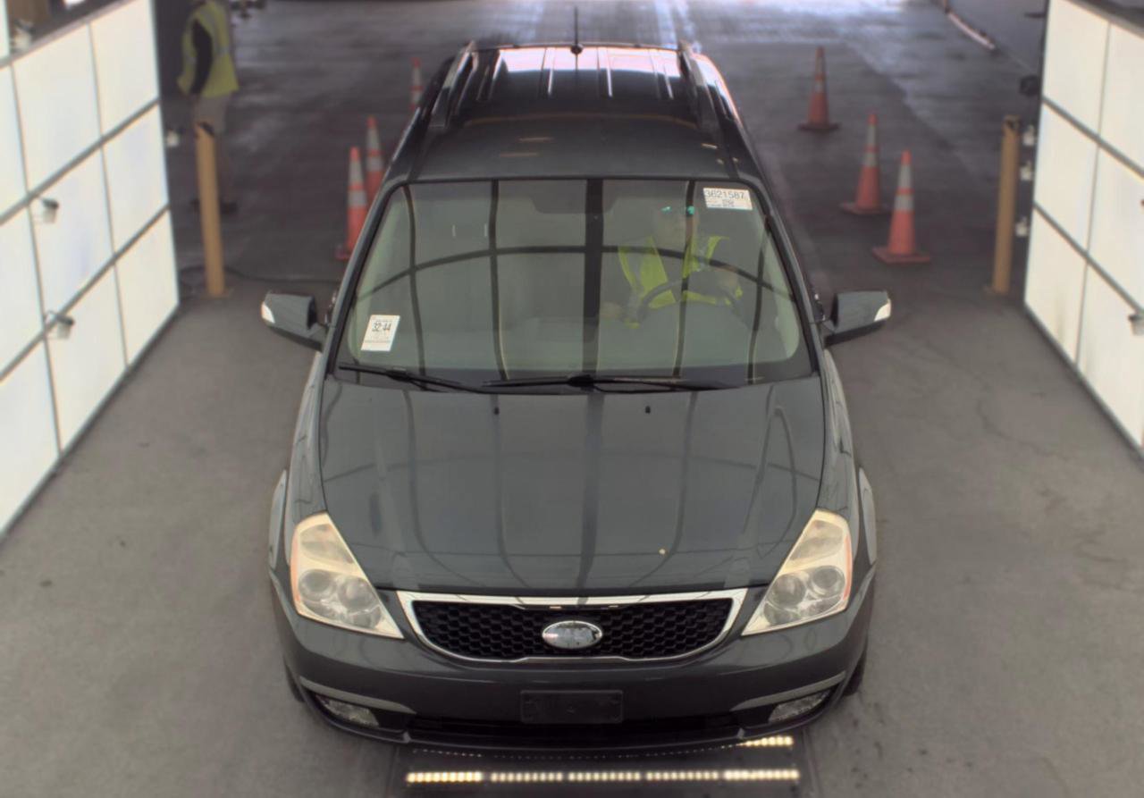 Used 2014 Kia Sedona EX FWD image 2