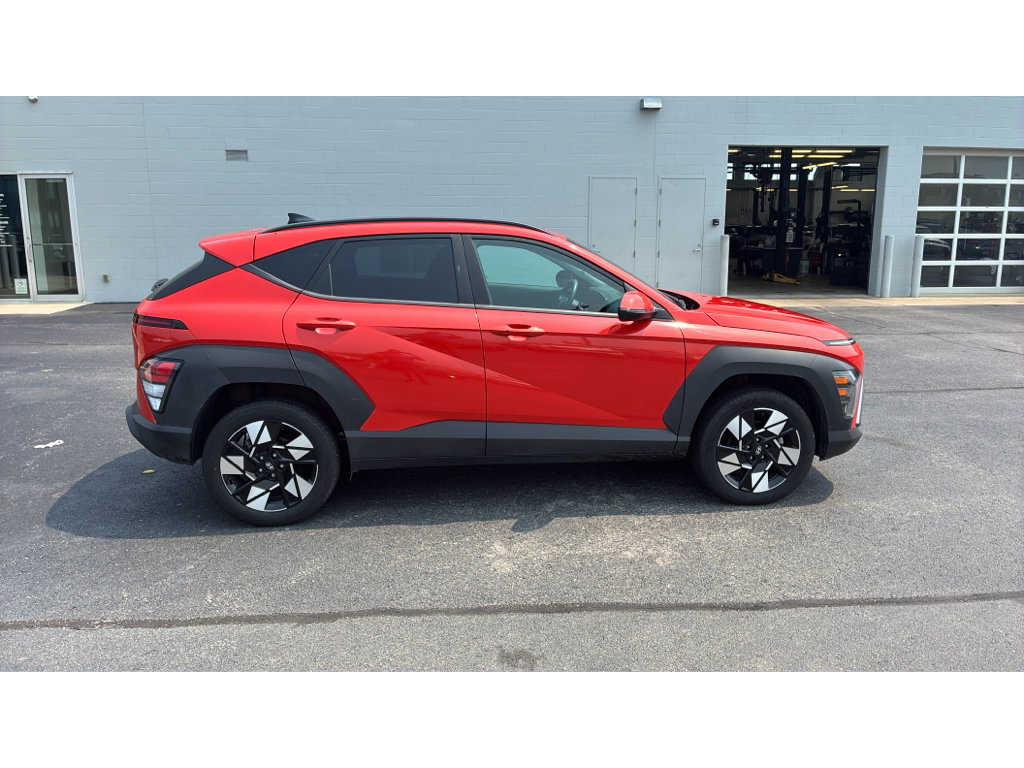 Used 2025 Hyundai Kona SEL AWD/4WD image 3