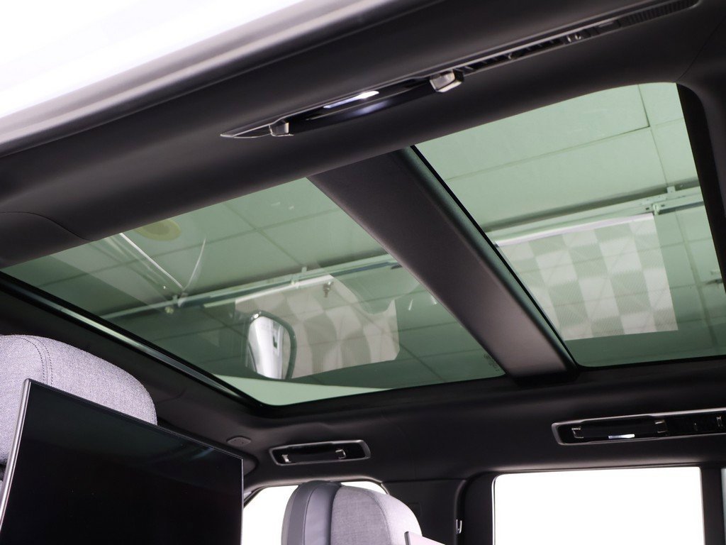 Used 2023 Land Rover Range Rover SV image 24