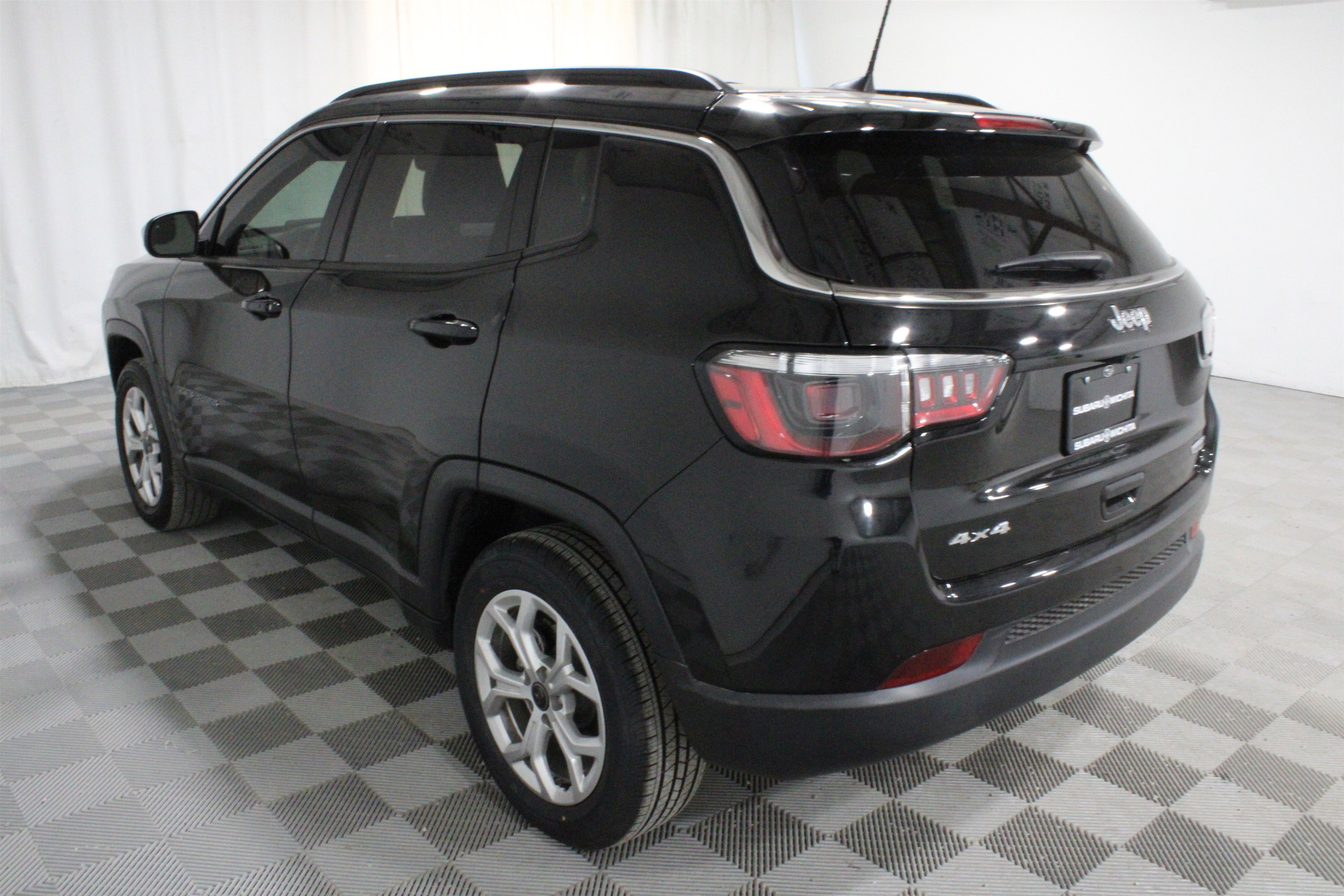 Used 2025 Jeep Compass Latitude AWD/4WD image 29
