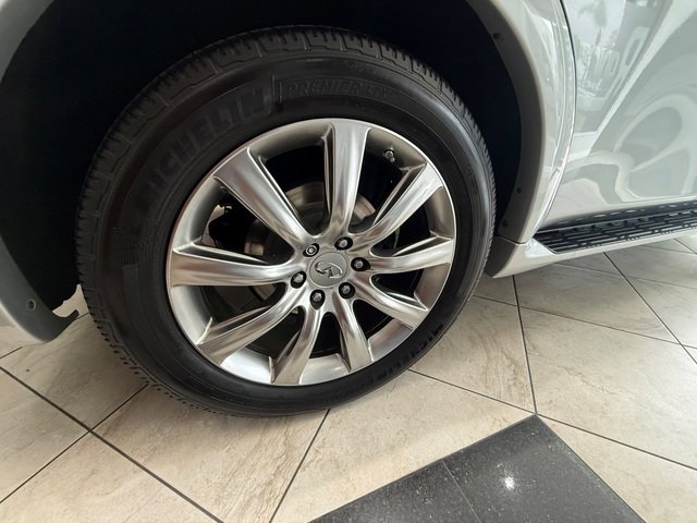 Used 2013 INFINITI QX56 4WD w/ Deluxe Touring Pkg image 16