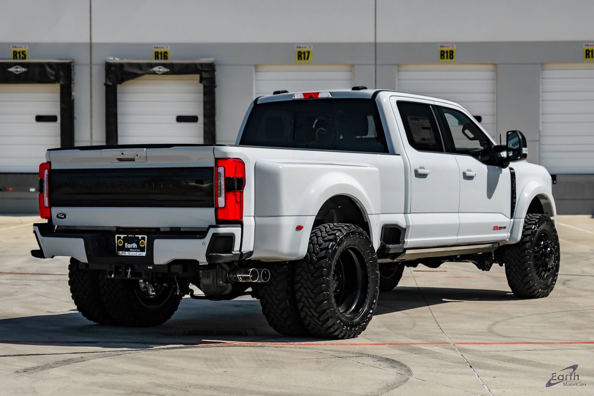 Used 2026 Ford F450 Platinum w/ FX4 Off-Road Package image 18