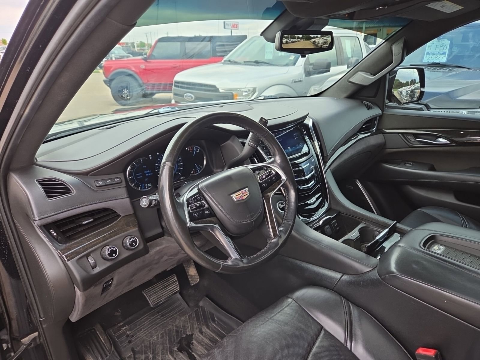 Used 2017 Cadillac Escalade Platinum AWD/4WD image 9