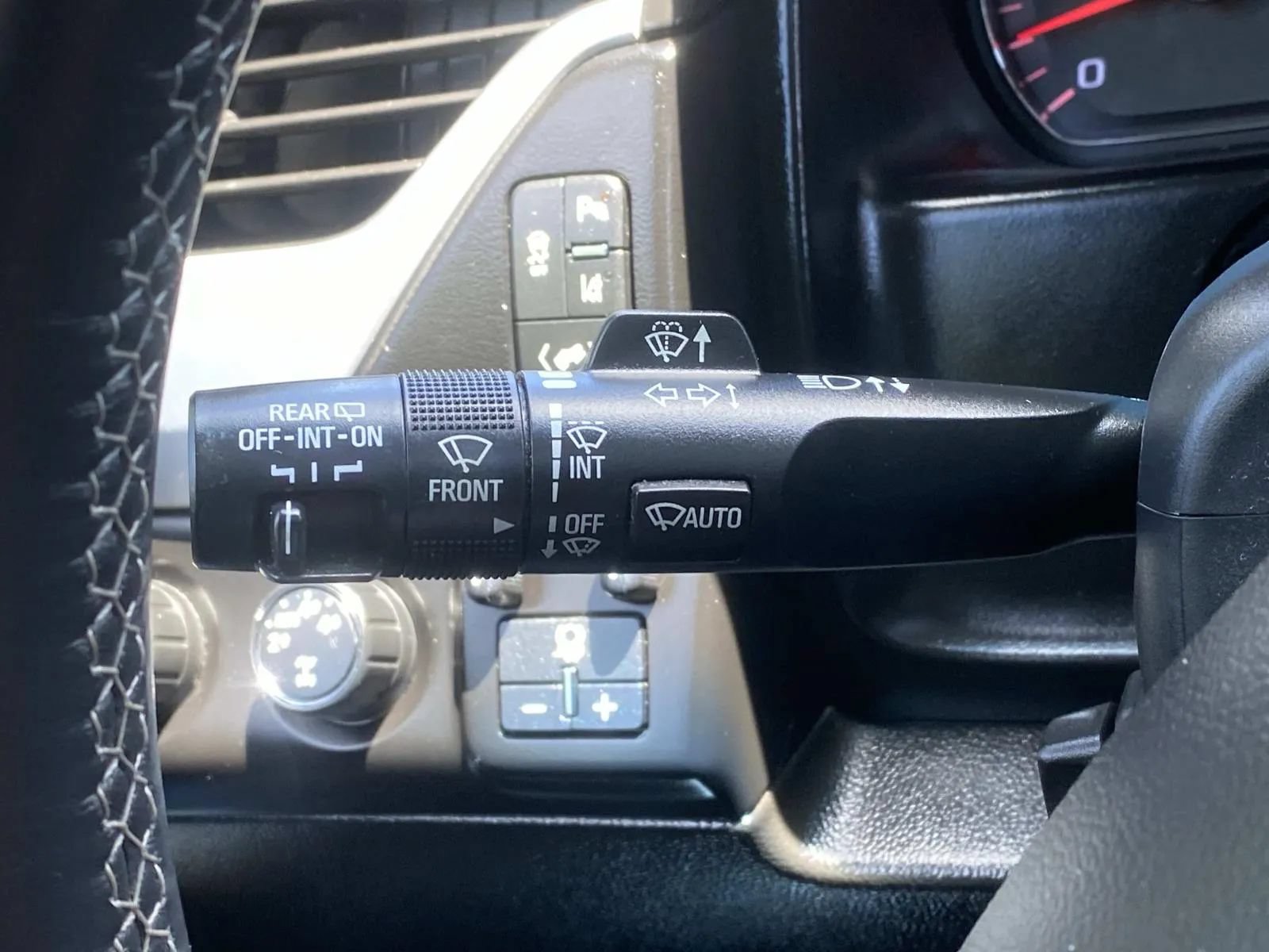 Used 2015 GMC Yukon SLT w/ Open Road Package AWD/4WD image 24