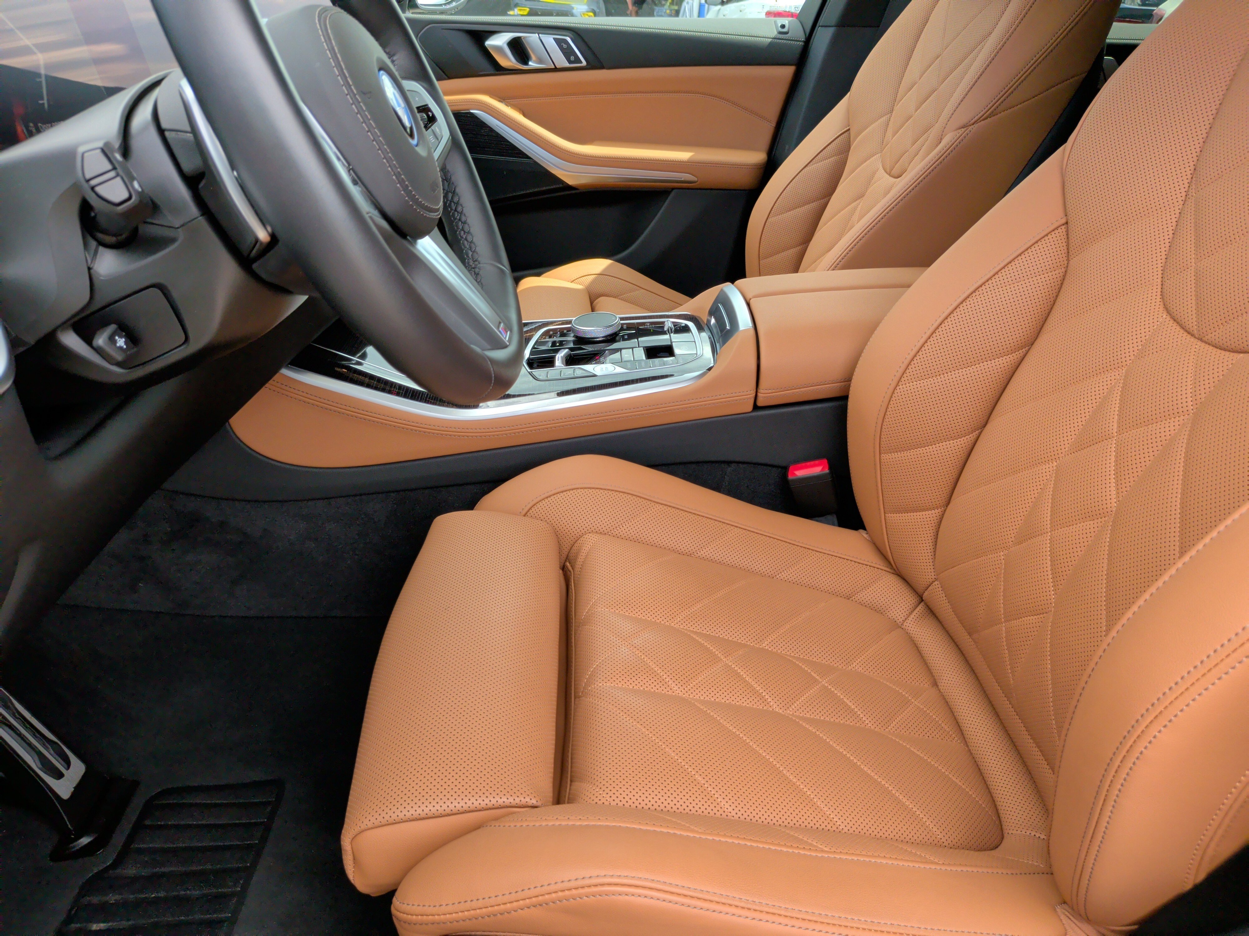 Certified 2025 BMW X5 xDrive50e w/ M Sport Package image 28